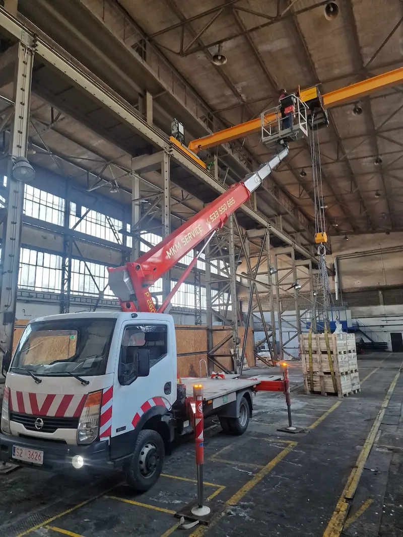 MKM Service – Naprawa suwnicy w magazynie